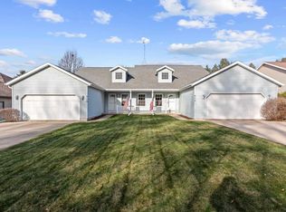 910-912 Prospect Rd, Beaver Dam, WI 53916