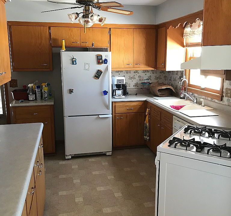 2nd image of 1806 N Claremont Dr