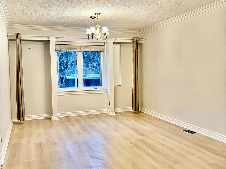 397 Centre St E #MAIN — Photo 3