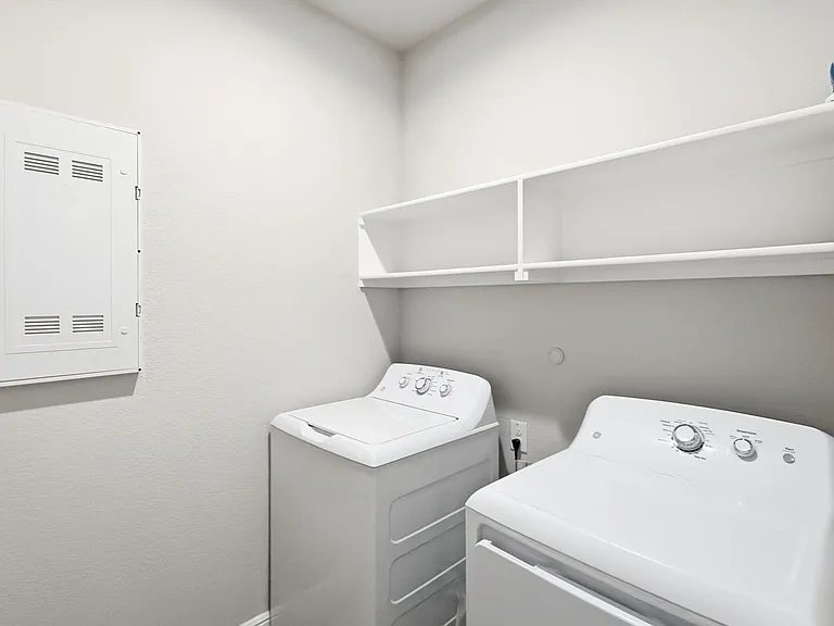 14525 Delphinus Dr — Photo 10
