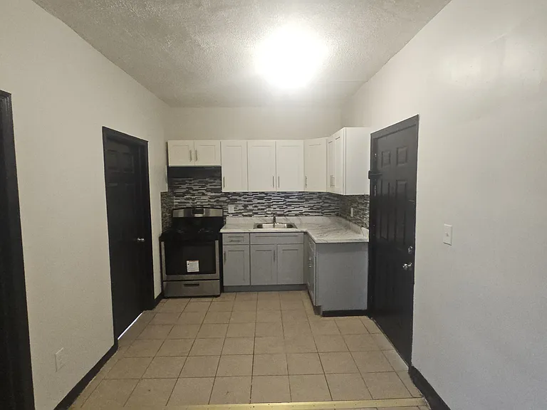 297 Osborne Terrace — Photo 2