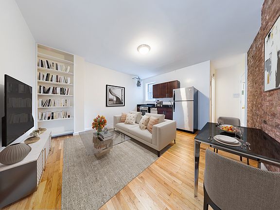 3rd image of 207 W 11th St APT 2D