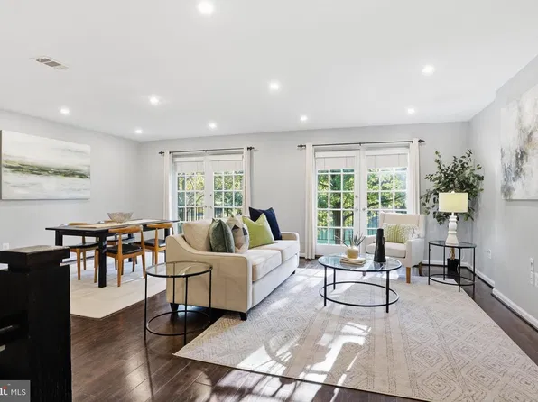2156 Golf Course Dr, Reston, VA 20191