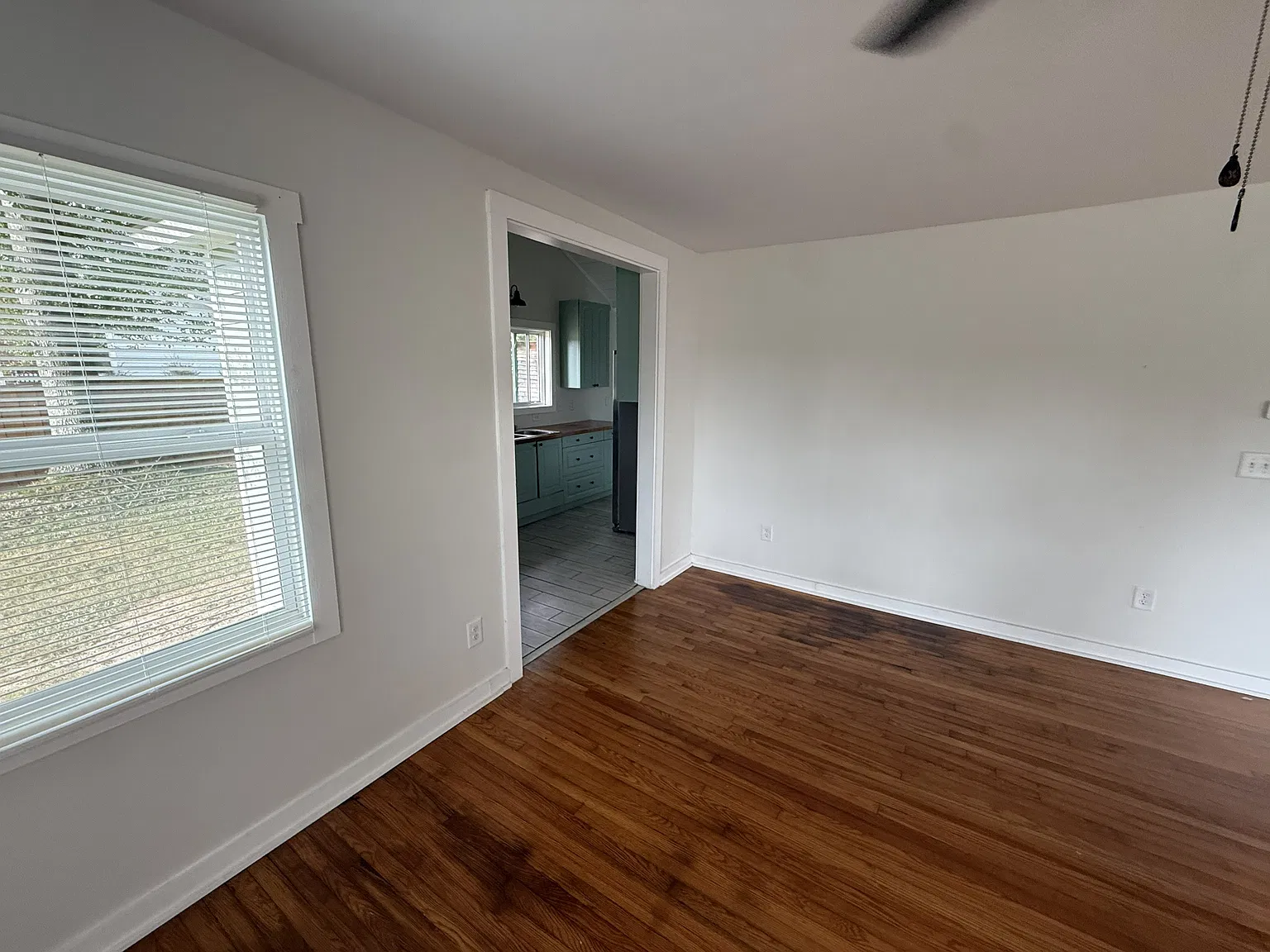 2 bed, 888 sqft, $1,600 — Photo 3