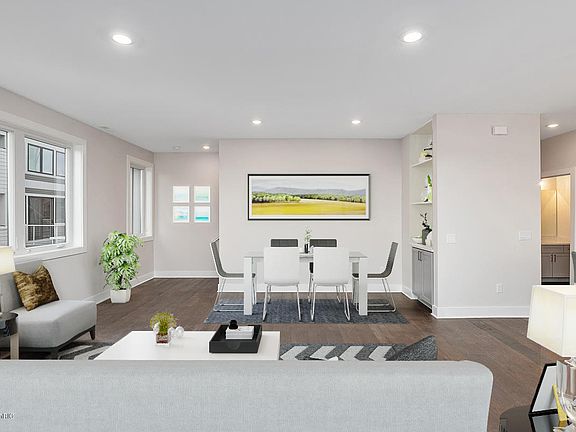 3rd image of 613 Fairview Ave NE #2