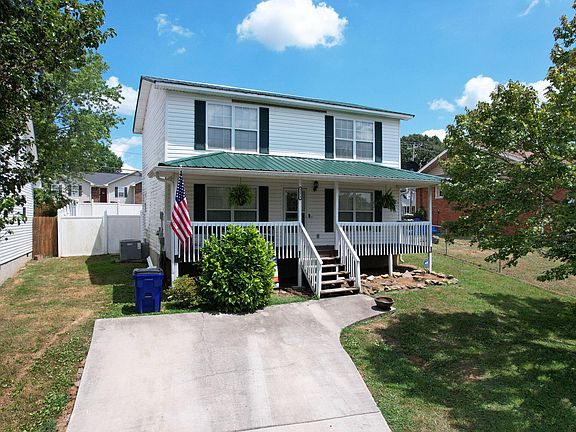 2nd image of 3173 Holly Brook Cir NE
