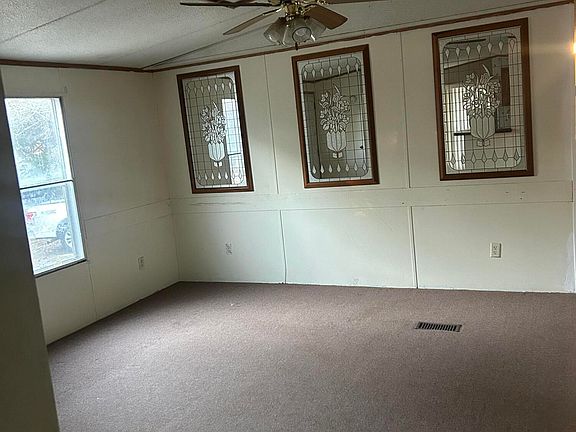 3rd image of 1680 E Main St