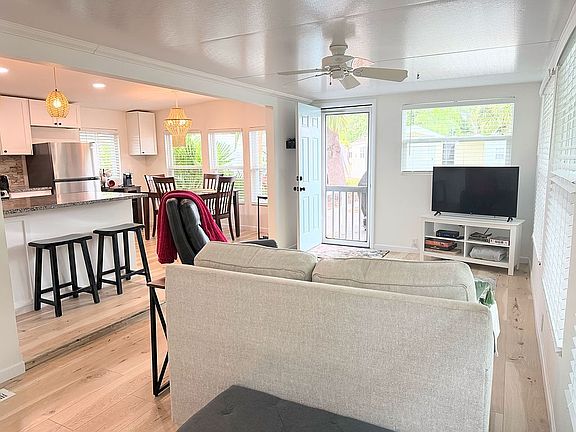 3rd image of 7125 Fruitville Rd #656