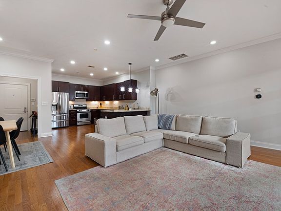 4th image of 2811 N Bell Ave Unit 408