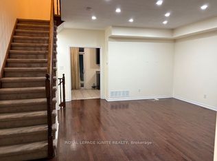 11 Curran Hall Cres #9, Toronto, ON M1G 0A1