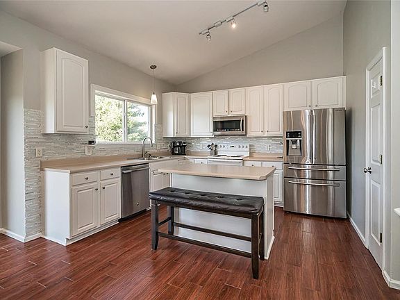 Lovely Kitchen with Neutral Fresh Paint