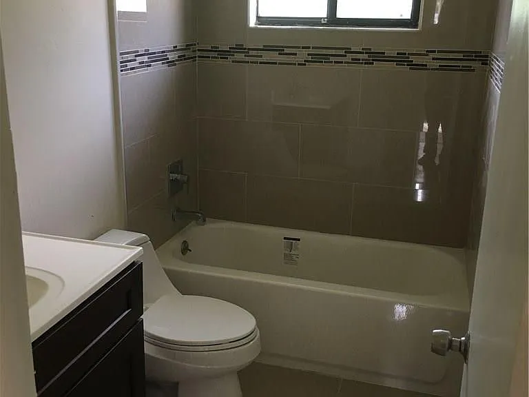 4231 SW 55th Ave — Photo 8