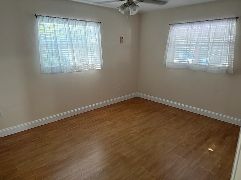 448 Glenwood Ave — Photo 3