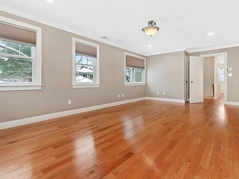 68 Waverley Ave #2 — Photo 8