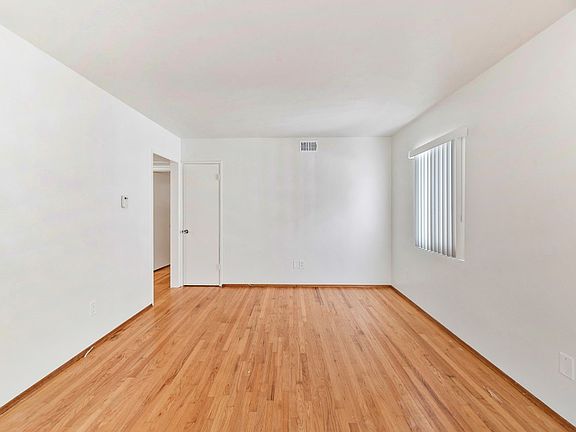 3rd image of 4346 Iowa St