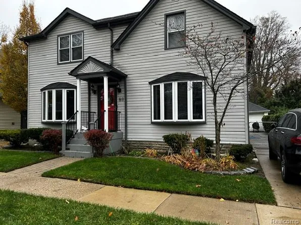 89 Muir Rd, Grosse Pointe Farms, MI 48236