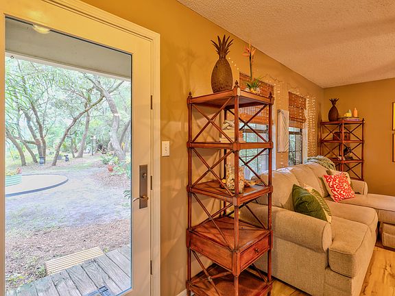 4th image of 11 Bayou Forest Dr