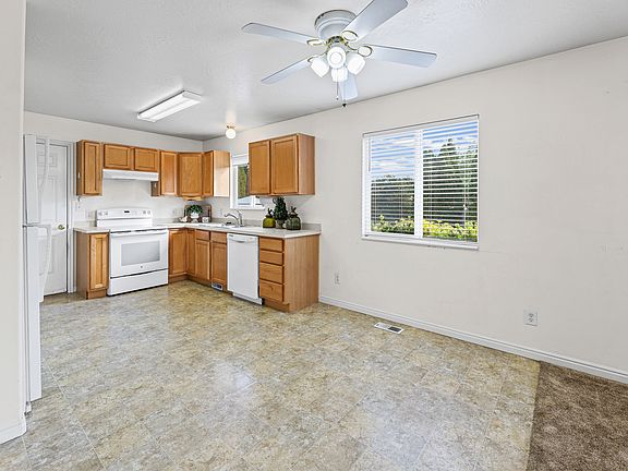 5th image of 438 W Plum Pl
