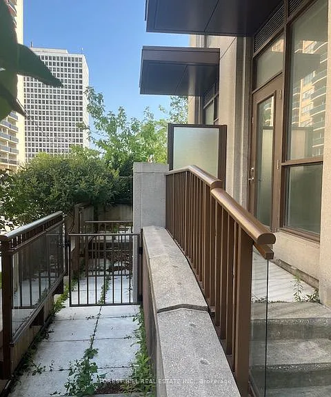 310 Tweedsmuir Ave #Townhouse 4 — Photo 8