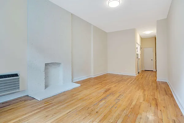 Rented by Anchor Associates | media 4