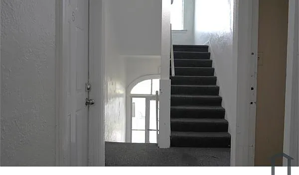 2 bed, $1,000 — Photo 4