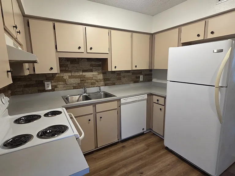 915 Ariana Apartment Community — Photo 26