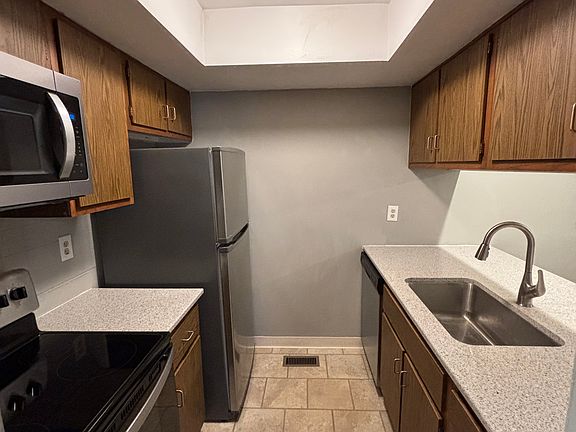 2nd image of 1396 Parkman Pl