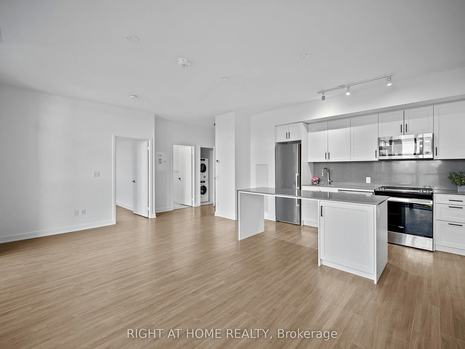1 bed, $2,100 — Photo 2