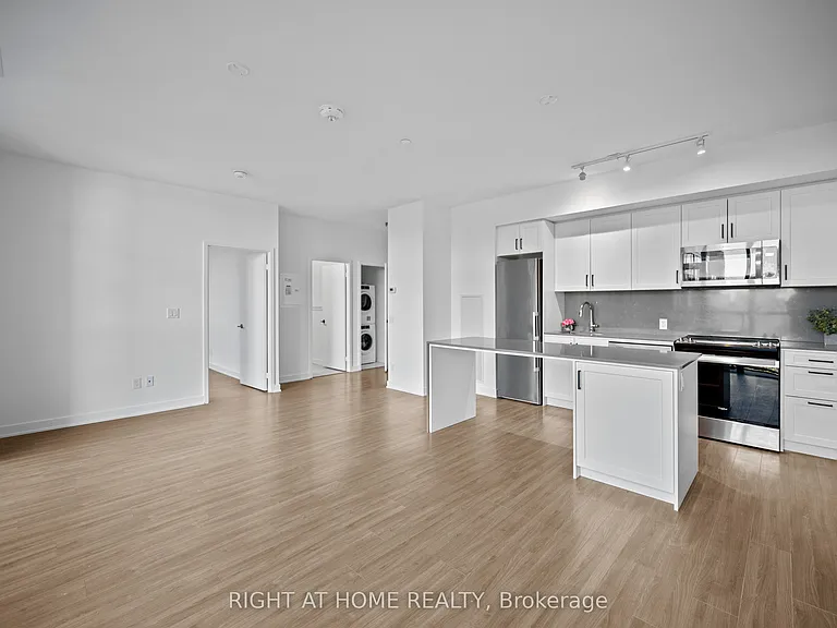 681 Yonge St #630 — Photo 2