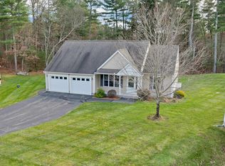 19 Dixon Dr, Litchfield, NH 03052