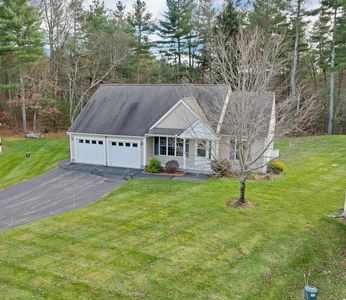 19 Dixon Drive, Litchfield, NH, 03052