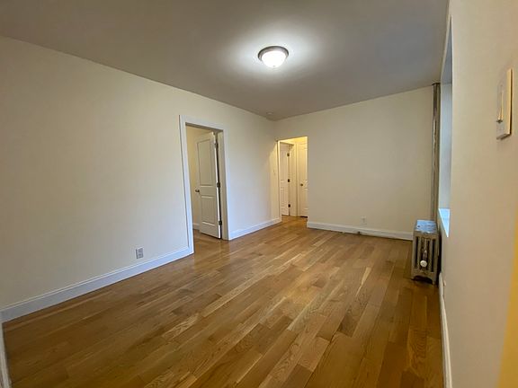3rd image of 3049 Crescent St APT H3c5
