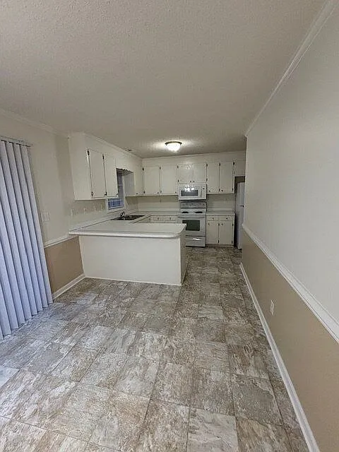 3 bed, 2.5 bath, 1453 sqft, $1,300 — Photo 4