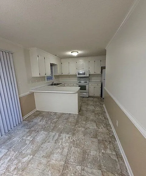 3987 Sterling Pointe Dr — Photo 4