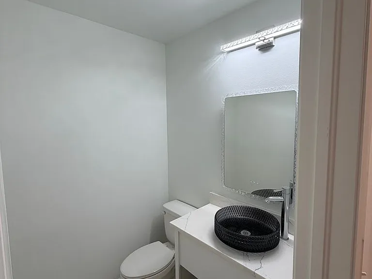 112 W 2nd St — Photo 3