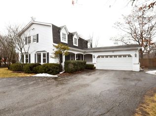 1047 Ridgewood Dr, Highland Park, IL
