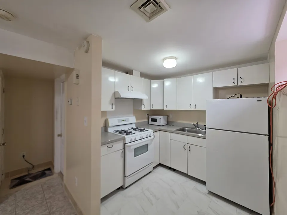 250 Maryland Ave #1