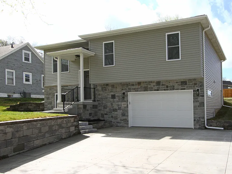 4105 J St — Photo 2