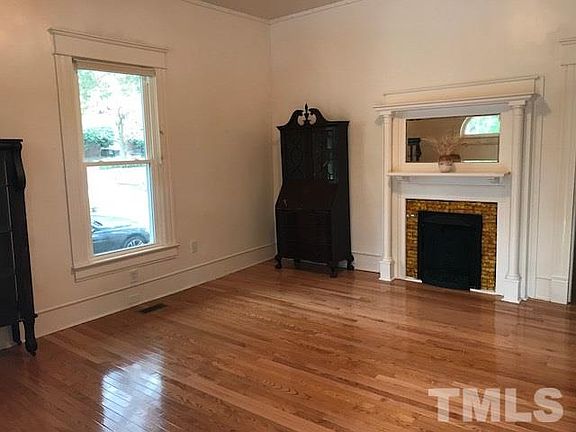 4th image of 2410 W Knox St
