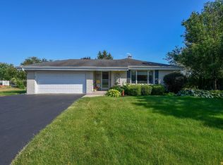 1027 Lexington Dr, Oconomowoc, WI 53066