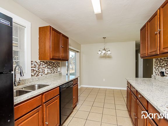 4th image of 1521 Burgess Ct