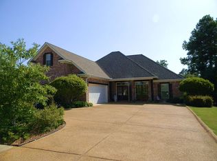 402 Glen Oaks Dr, Brandon, MS 39047