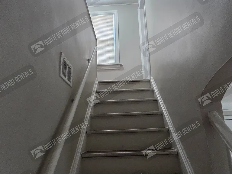 19335 Hoover St — Photo 8