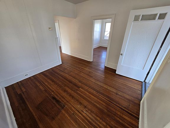 2nd image of 702 Montrose Ave SE Unit A