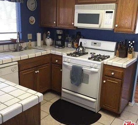 2nd image of 43925 Balmuir Ave