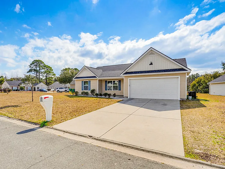 320 Honeycomb Ln — Photo 3