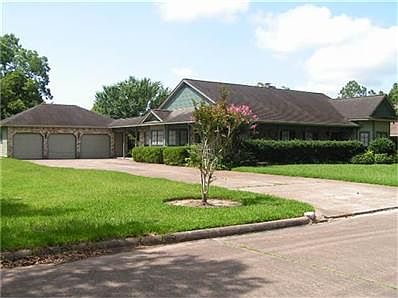 1st image of 105 W Larkspur Dr