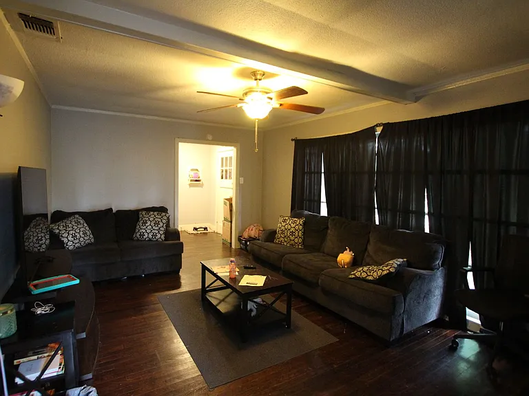 2104 Sunnybrook Dr — Photo 3