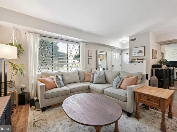 127 Chelsea Cir #B143, Clementon, NJ 08021