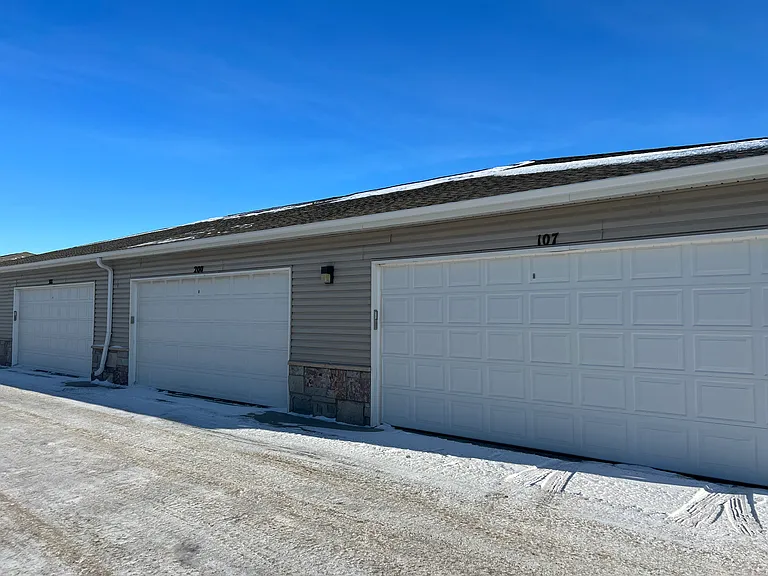 Timber Cove Apartments — Photo 32